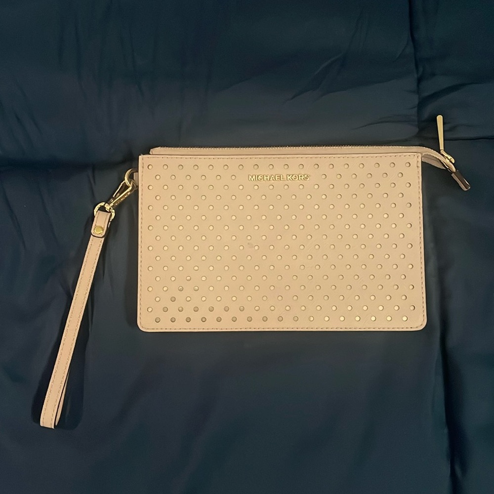 Michael Kors Jet Set Perforated Gold Circles Wristlet Phone Wallet Soft Pink
